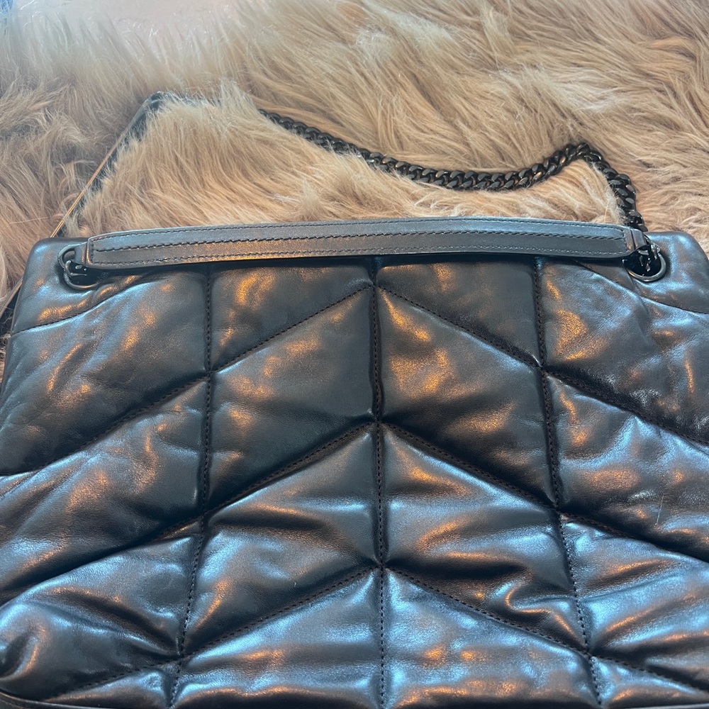 SAINT LAURENT
Lambskin Quilted Monogram
Medium Loulou Puffer
Chain Satchel Black - Picture 6 of 14
